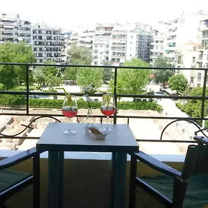 κάντε κράτηση εδώ